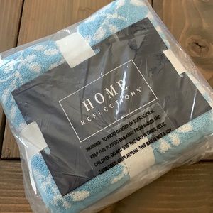 Home Reflections 4-Piece Reversible Hand Towels